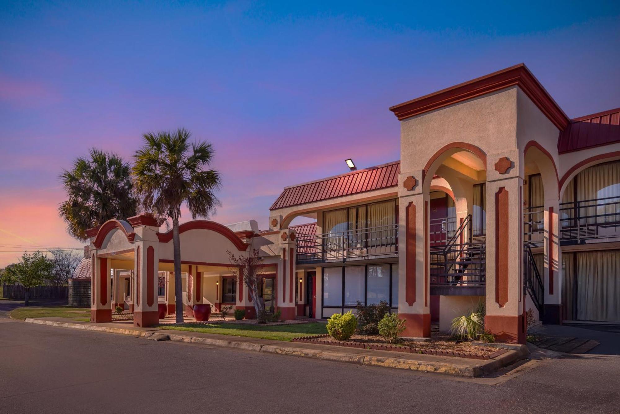 Red Roof Inn Montgomery - Midtown Экстерьер фото